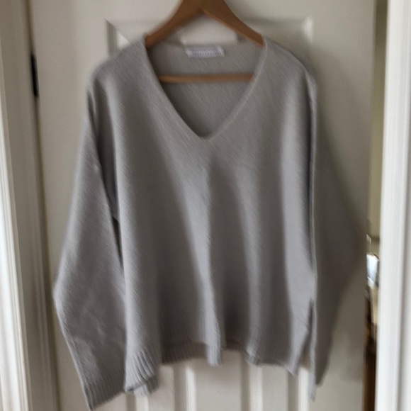 Ladies sweater - Picture 2 of 6